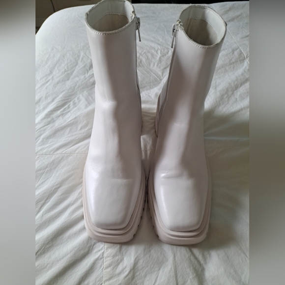 STEVE MADDEN Womens White Platform Fella Block Heel Leather Zip Booties 9 M EUC - Picture 1 of 10